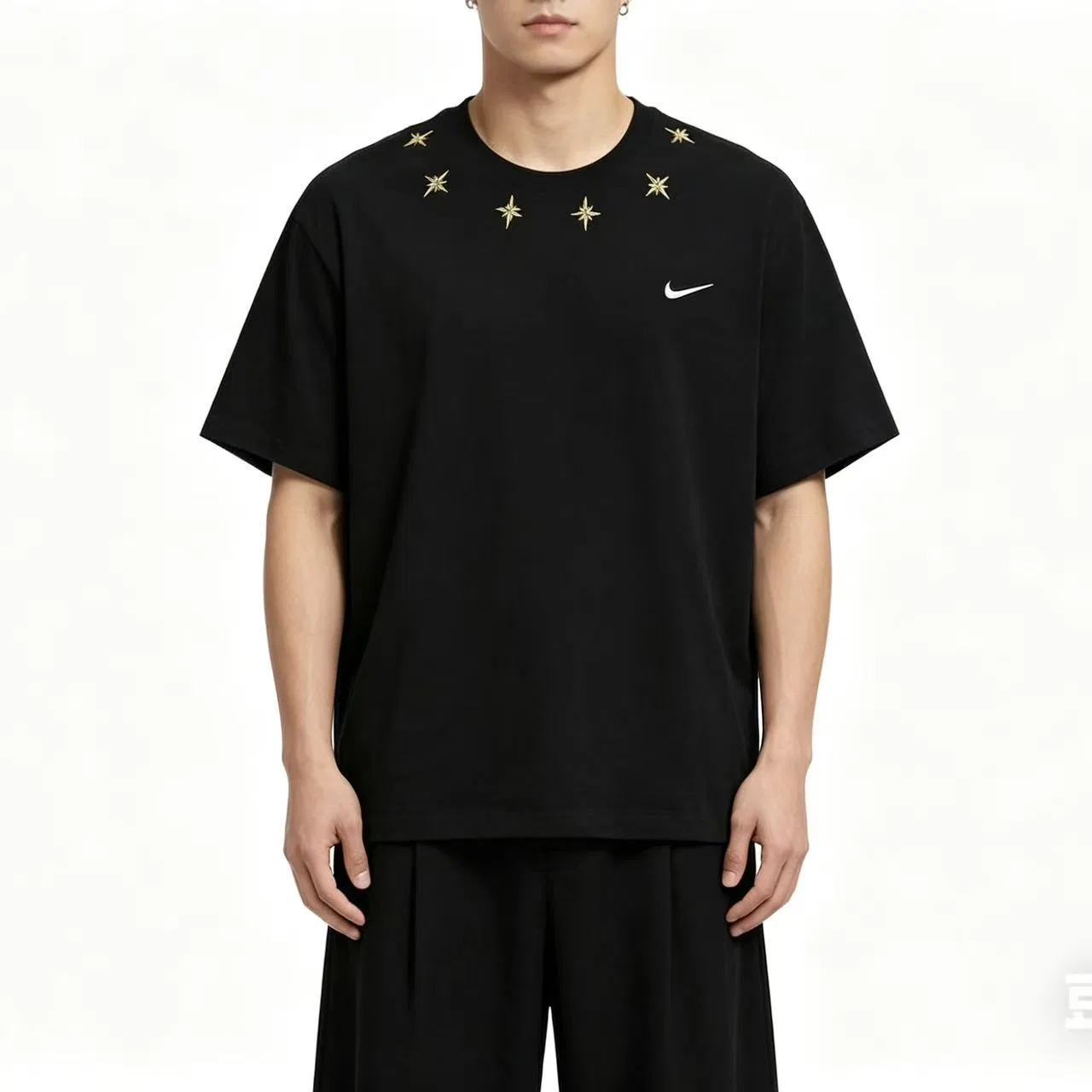 Футболка Sportswear с вышивкой Nike черная — фото 4