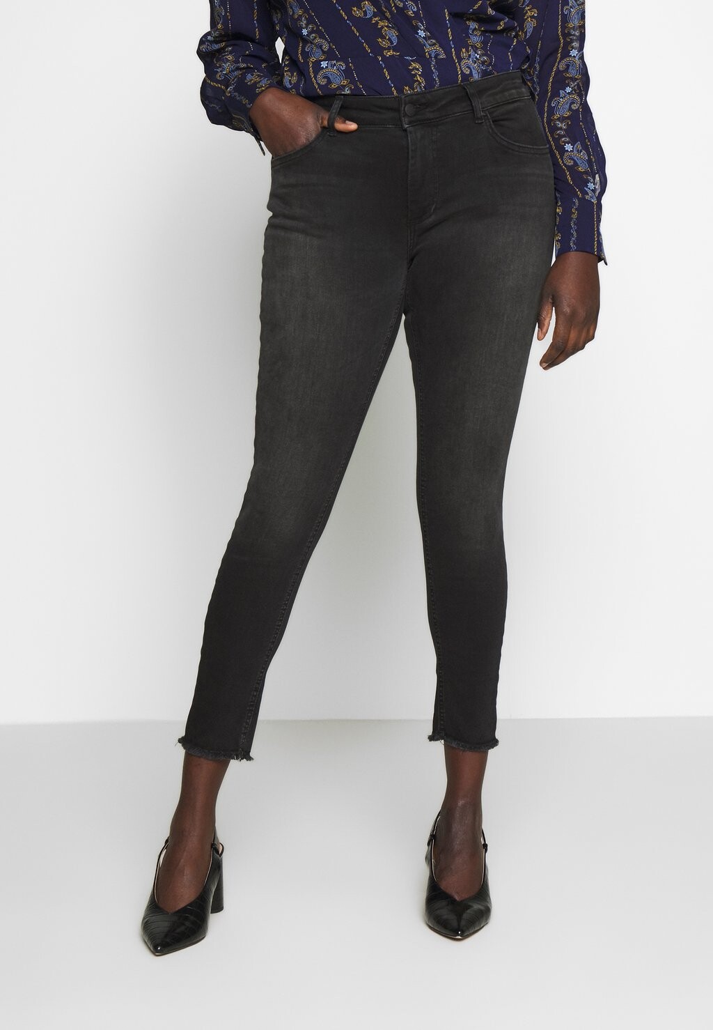 

Джинсы Skinny Fit CARWILLY ONLY Carmakoma, цвет black