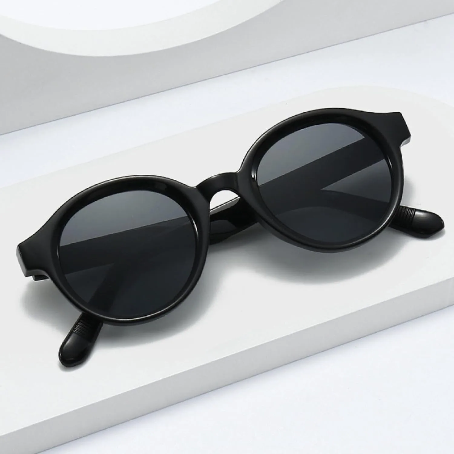 

Ретро круглые женские солнцезащитные очки с градиентом UV400, модные конфетные цвета, мужские трендовые очки с заклепками, панк-стиль TYUVIVO, Red Dark Green