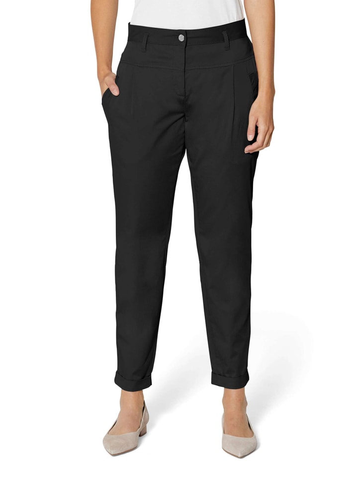 

MADELEINE Брюки чинос с плиссировкой, черные