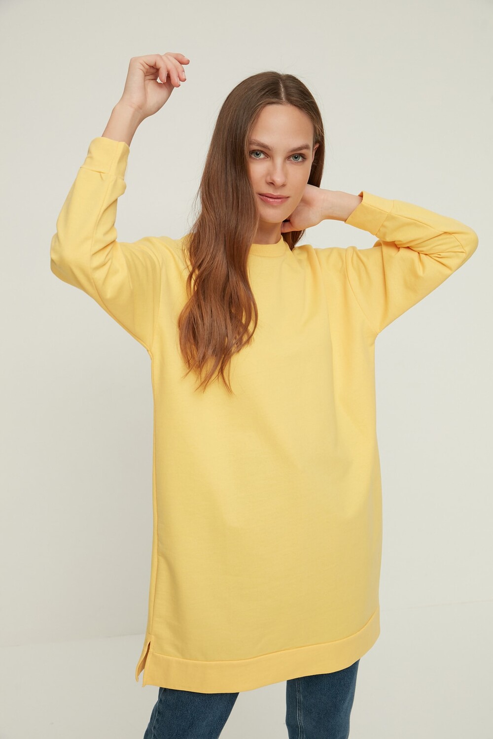

Желтый базовый вязаный свитшот с круглым вырезом и разрезом Trendyol Modest