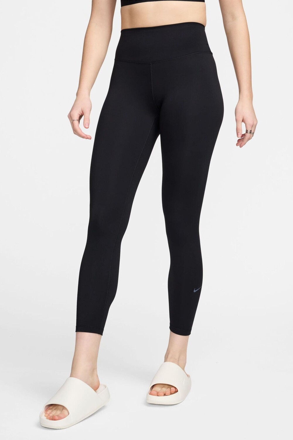 

Одни леггинсы с высокой талией длиной 7/8 Nike, черный
