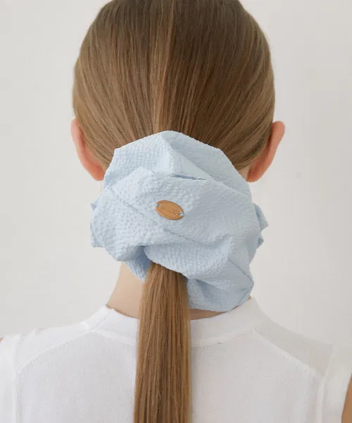 Резинка для волос HALDEN new logo pendant big seersucker scrunchie, полиэстер, голубой