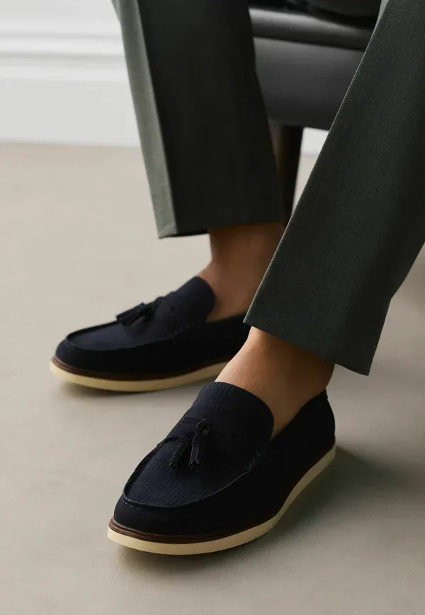 Туфли-лоферы Regular fit embossed tassel loafers . slip ons Next, темно-синий — фото 2