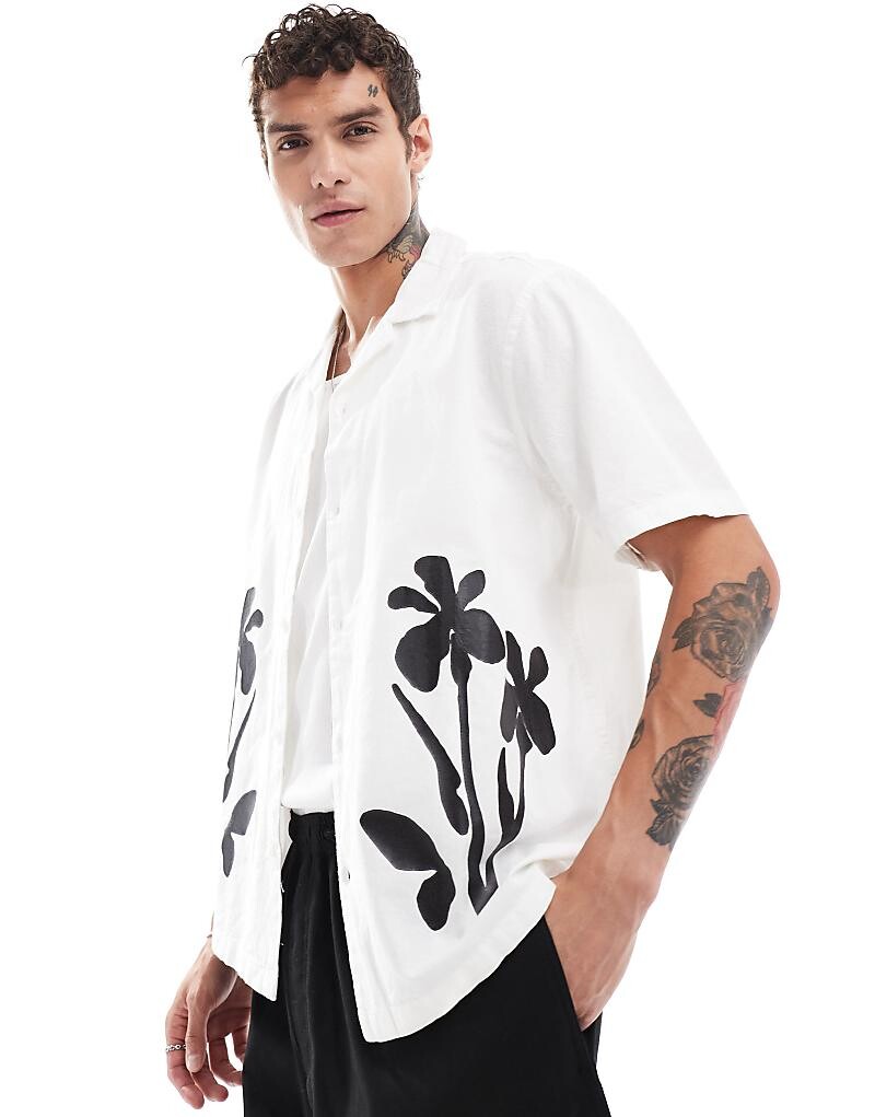 

Белая рубашка свободного кроя с кубинским воротником и принтом ASOS DESIGN