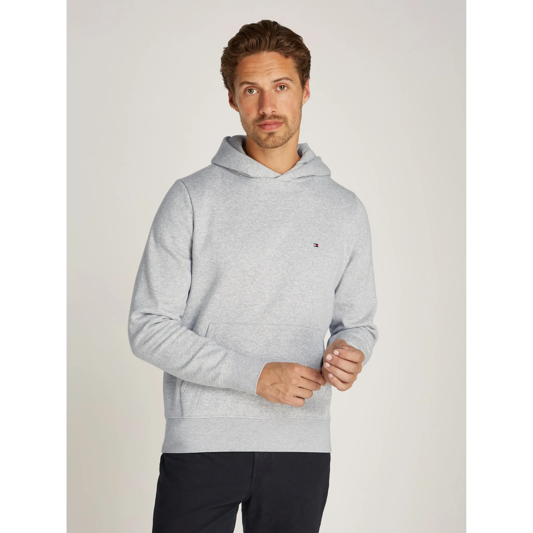 

Толстовка Tommy Hilfiger "FLAG LOGO HOODY" с карманом-кенгуру спереди, серый