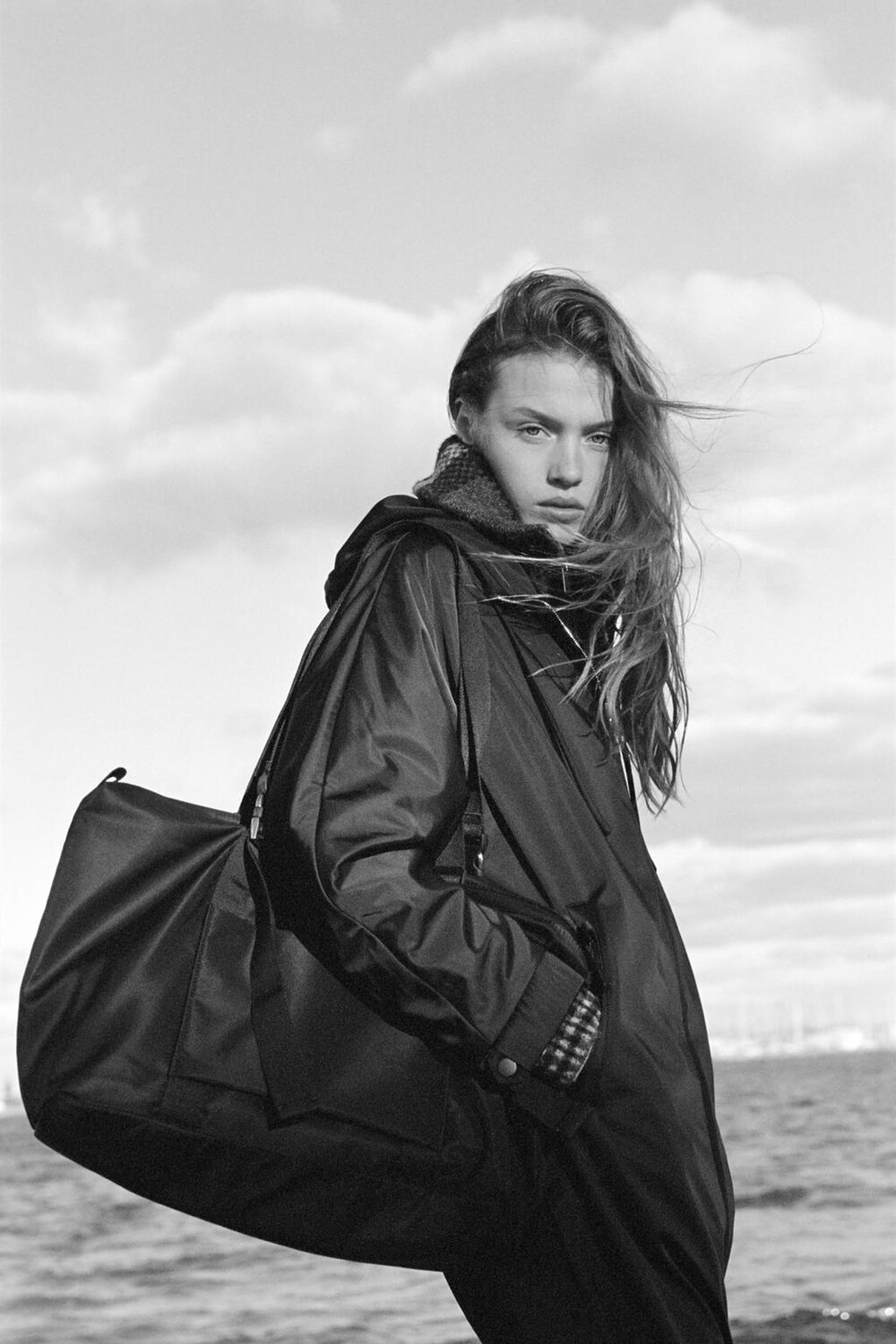 

Сумка-тоут через плечо ZARA, черный