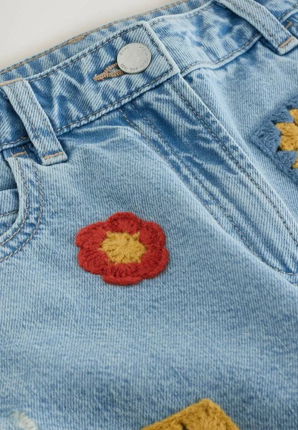Джинсовые шорты стандартного кроя Next, Mid Blue Denim Crochet Applique — фото 2