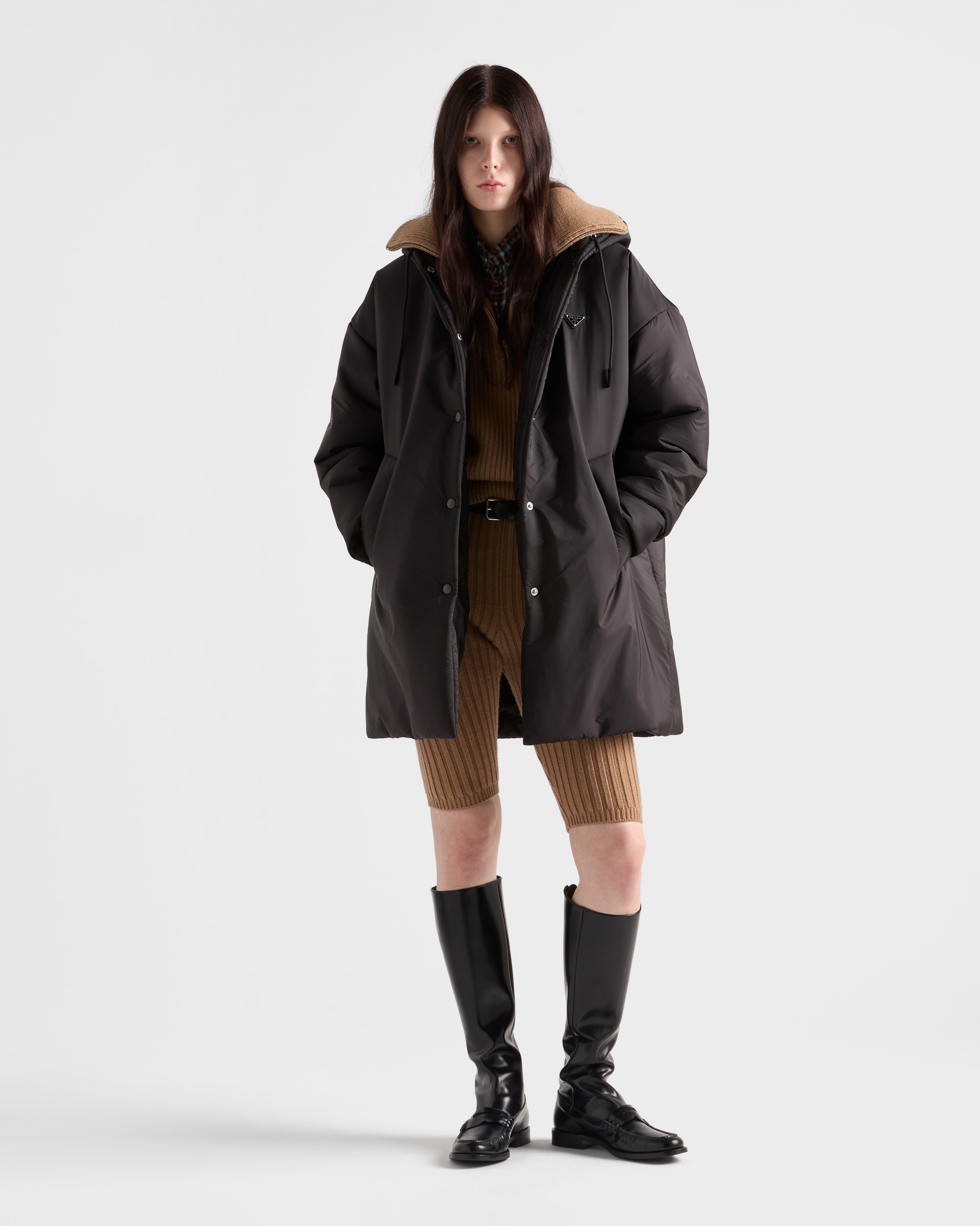 Легкое дождевое пальто из переработанного нейлона Prada, черный — фото 2