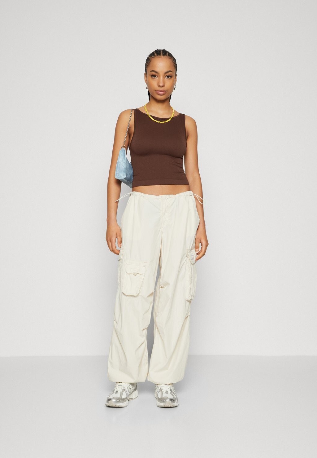 

Брюки-карго MAXI POCKET TECH BDG Urban Outfitters, цвет Dirty Ecru