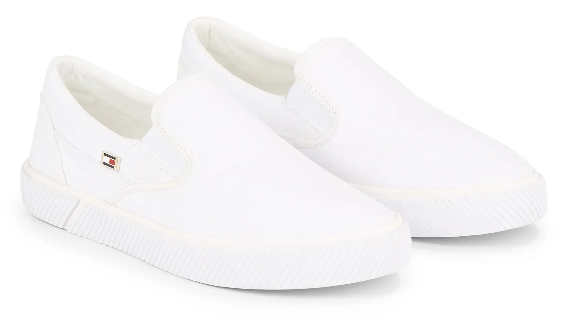 

Слипоны Tommy Hilfiger "VULC CANVAS SLIP-ON SNEAKER", тапочки, повседневная обувь, летняя обувь с эластичными боковыми вставками, белый