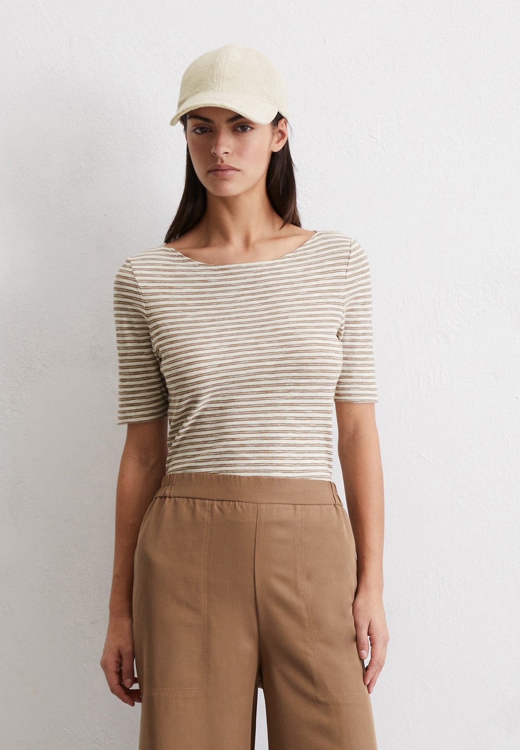 

Футболка с принтом SHORT SLEEVE BOAT NECK STRIPED Marc O'Polo, светло-коричневый