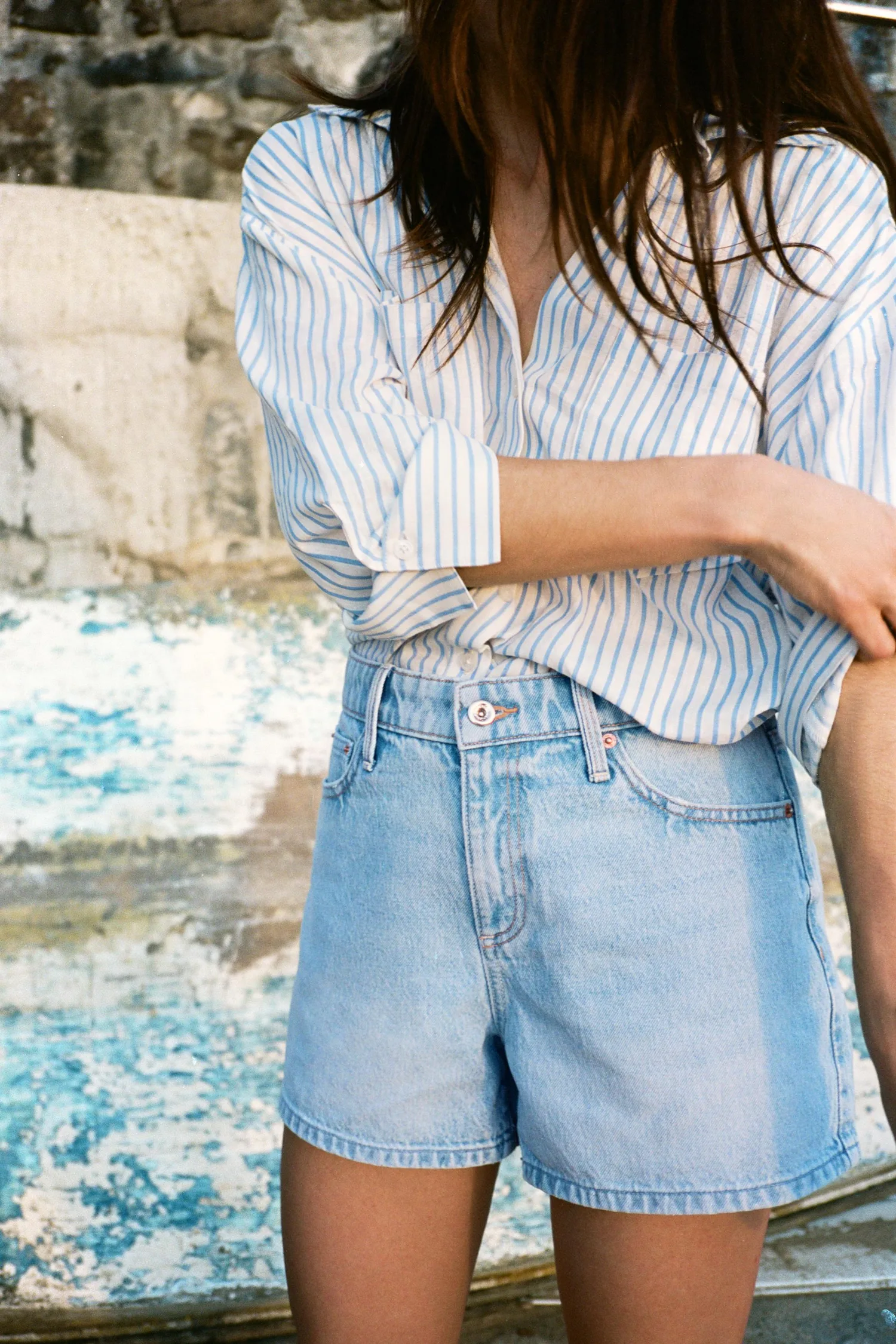 Z1975 шорты средней посадки, облегающие по фигуре (mom fit) Zara, светло-голубой — фото 3