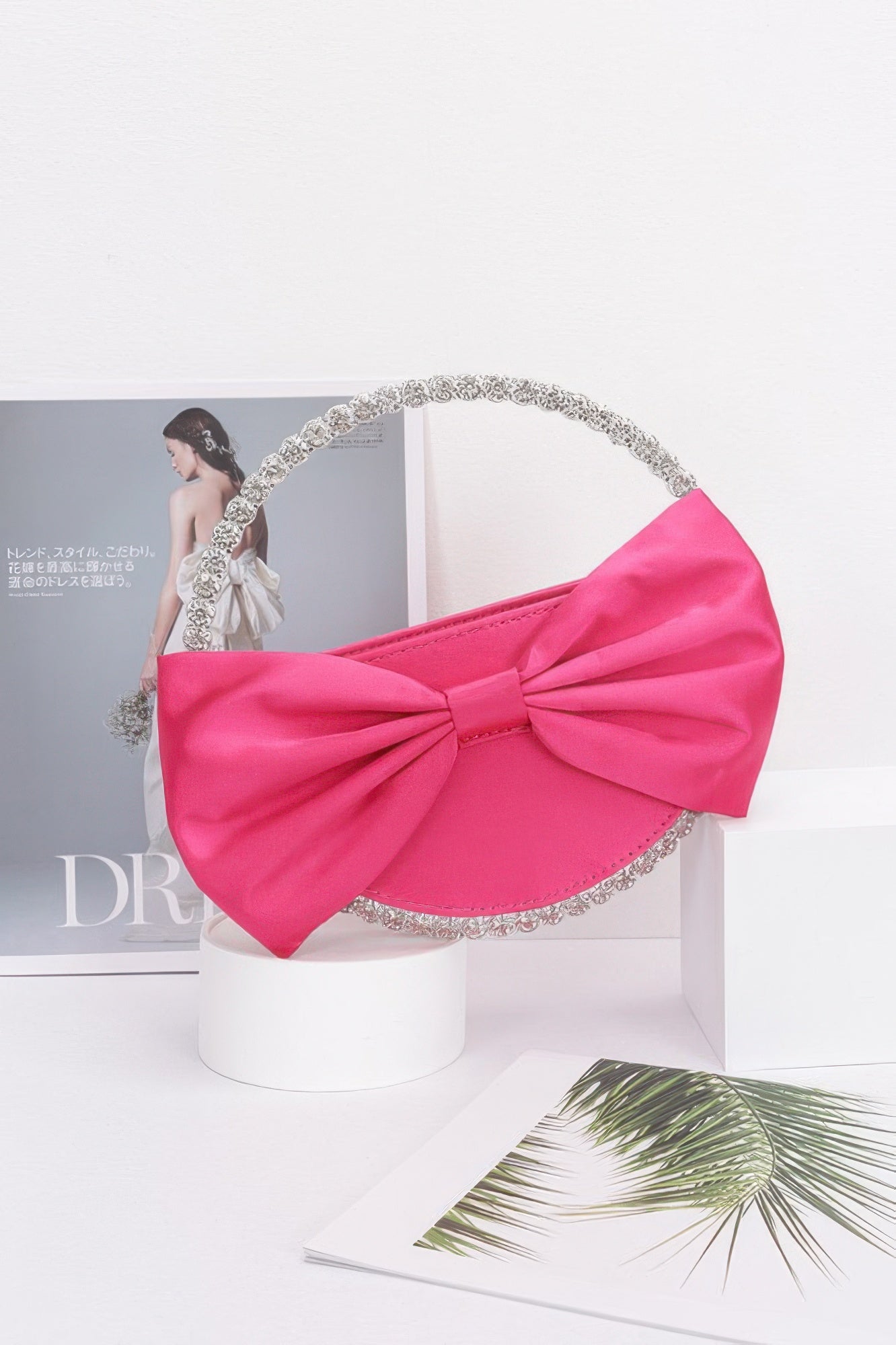 

Атласный клатч с круглыми стразами и металлической лентой FASHNZFAB, Fuschia