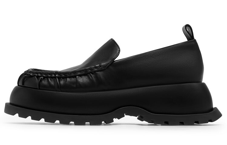 Лоферы женские низкие черные Charles&Keith