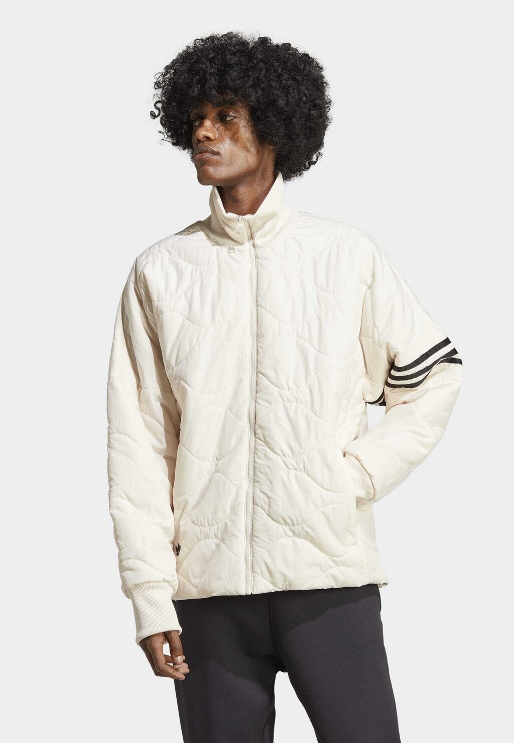 

Сумка для развлечений adidas Originals ADICOLOR NEUCLASSICS, белый/черный