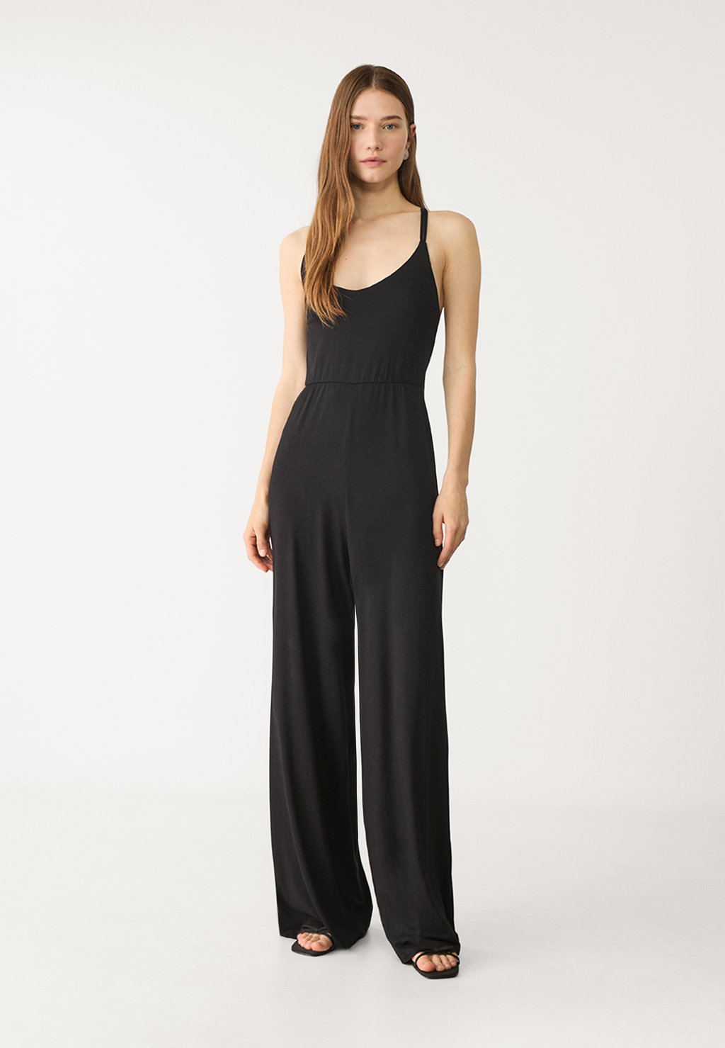 

Комбинезон WITH STRAPS AT THE BACK Stradivarius, черный