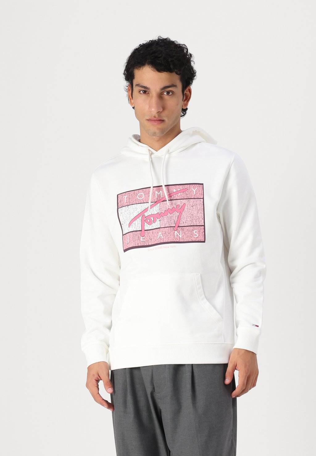 

Толстовка FLAG TWIST HOOD Tommy Jeans, молочный