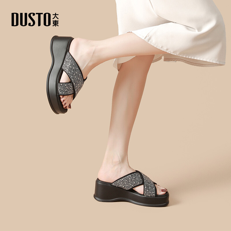 

Шлепанцы женские черный Dusto