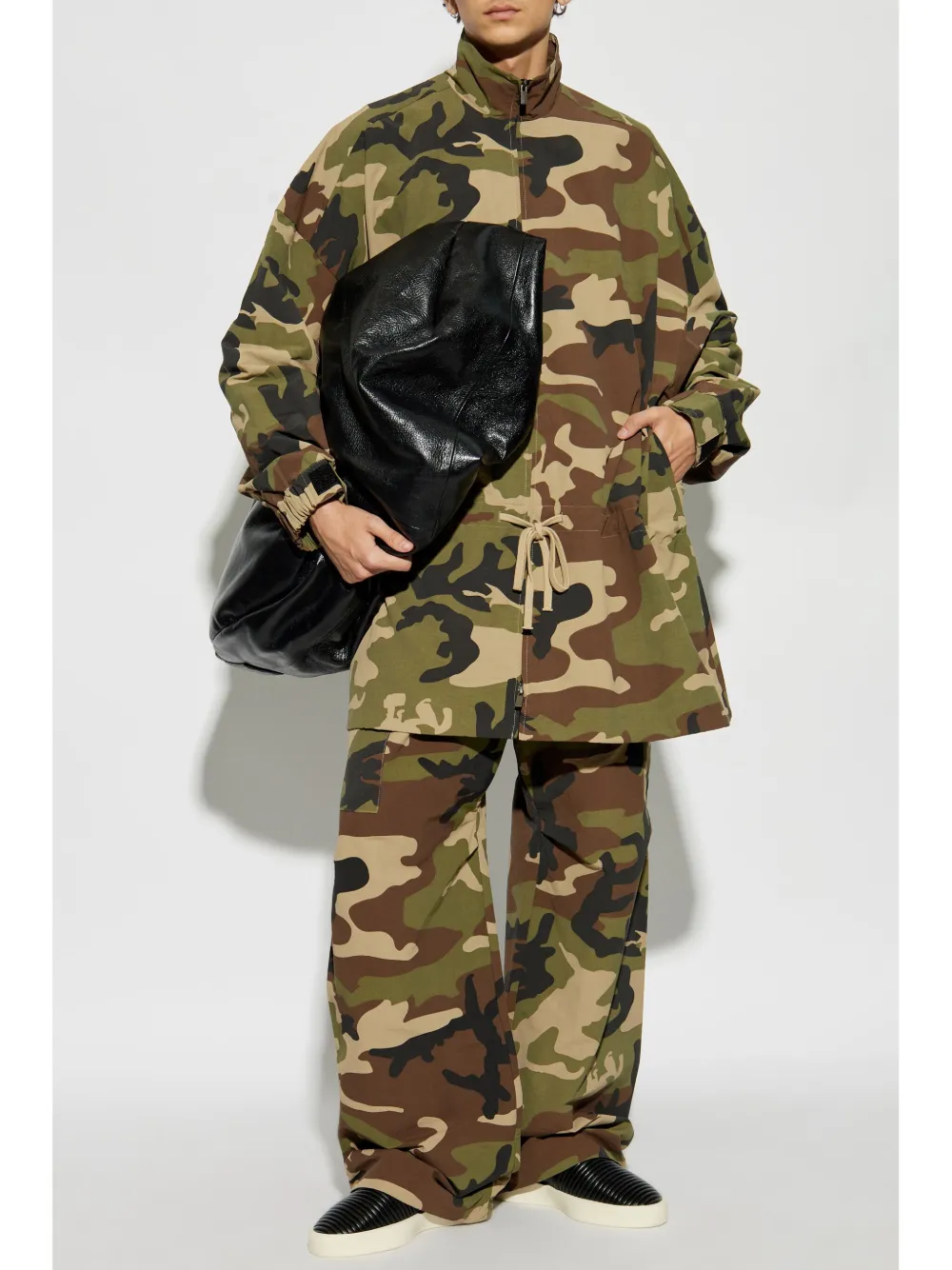 Куртка с камуфляжным принтом FEAR OF GOD ESSENTIALS, зеленый — фото 2