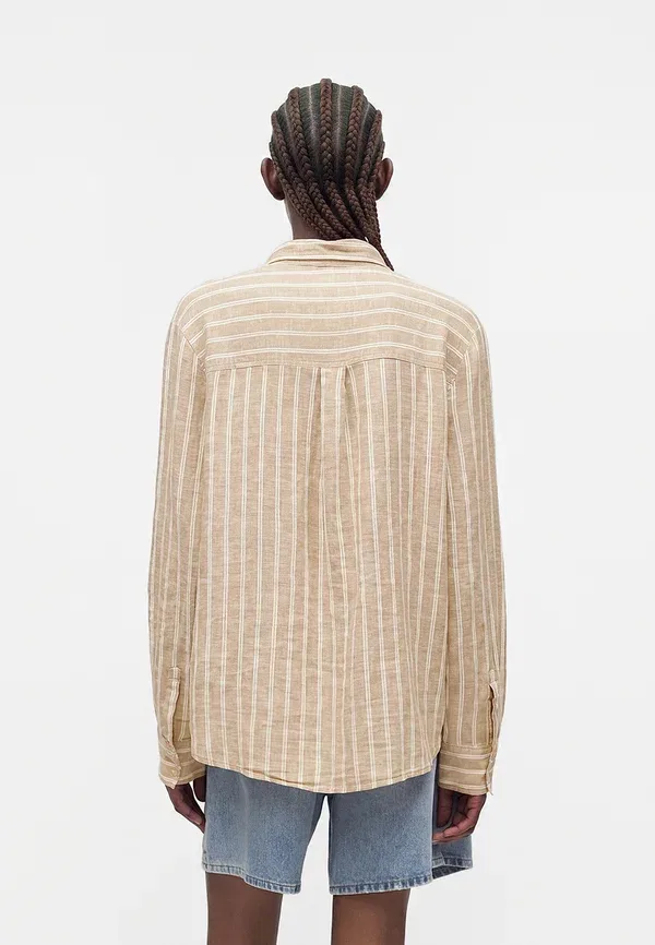 Рубашка-блуза Gap, Easy shirt button down blouse, белый/хаки — фото 3