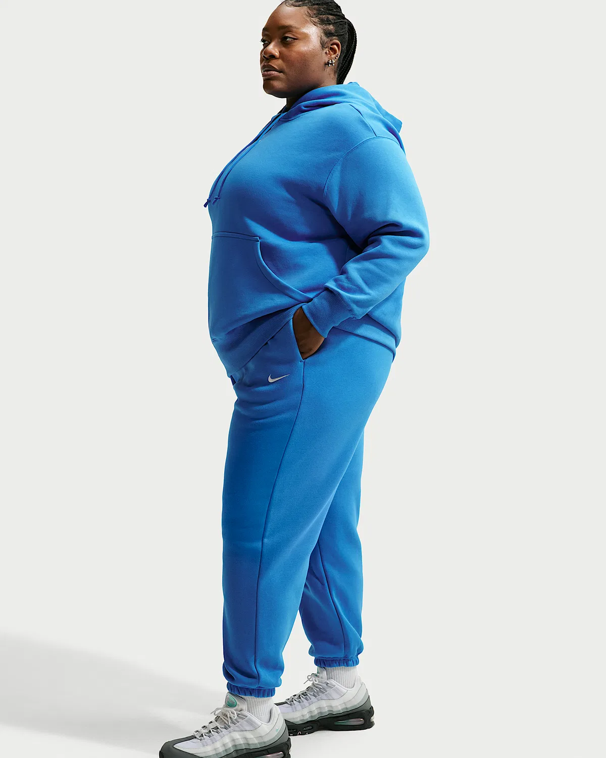 Женские свободные спортивные штаны на высокой талии (плюс сайз) Nike Sportswear Phoenix Fleece, Light Photo Blue/Sail — фото 4