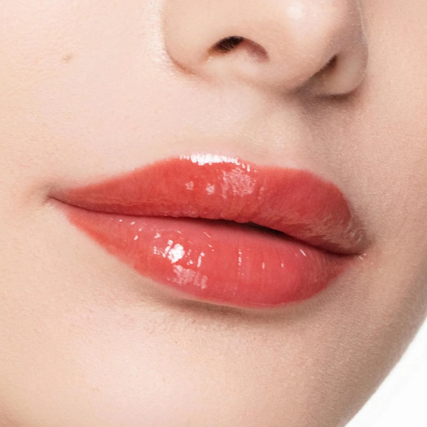 Блеск для губ Trish McEvoy Easy Lip Gloss, 3 мл / 0,10 жидкой унции, Rendezvous - Sheer Bright Red — фото 4