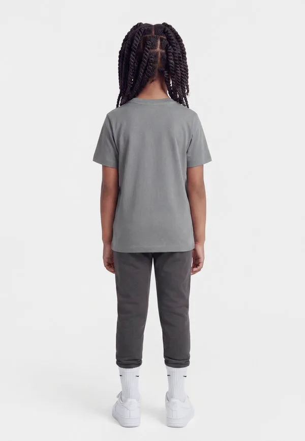Футболка унисекс с принтом tee air Nike Sportswear, Smoke Grey — фото 2
