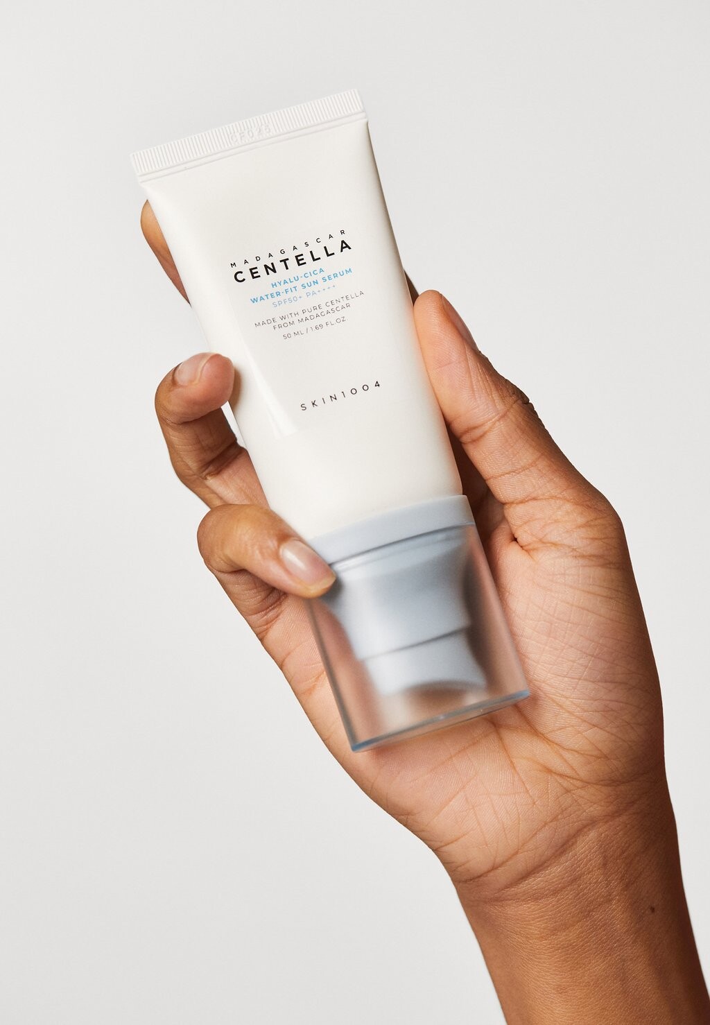 Защита от солнца SKIN1004 MADAGASCAR CENTELLA HYALU-CICA WATER-FIT SUN SERUM — фото 4