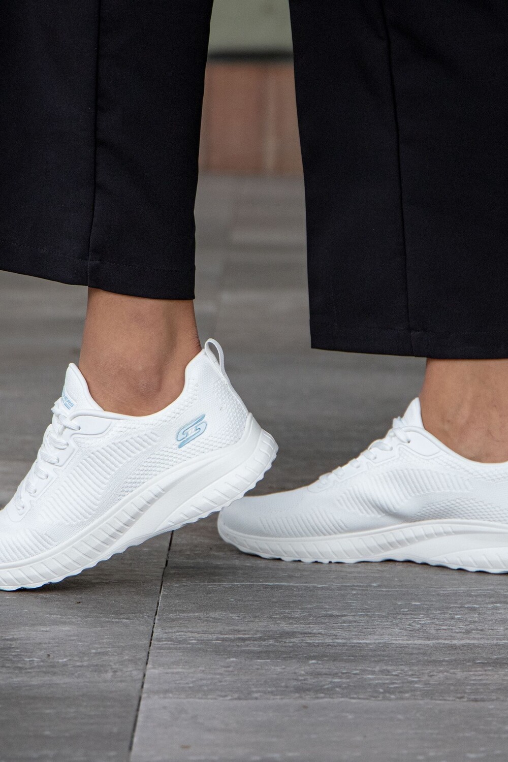 Женский бобс-отряд хаоса бросает вызов спортивной обуви Skechers, белый
