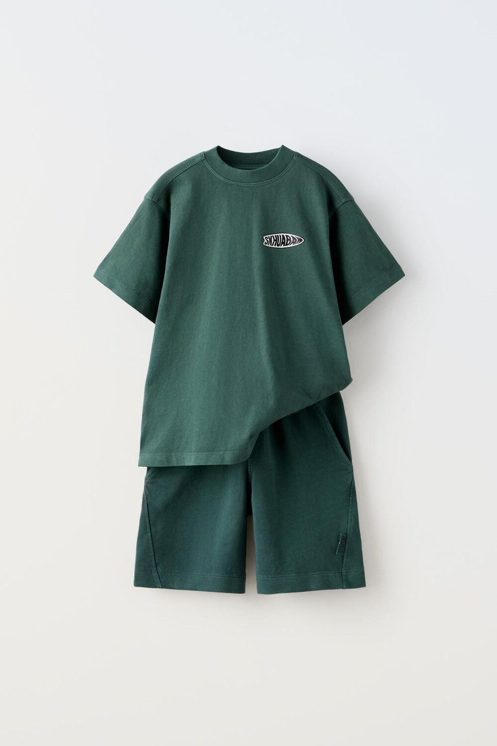 

Футболка garment dye и шорты-бермуды комбинированные ZARA, зеленый