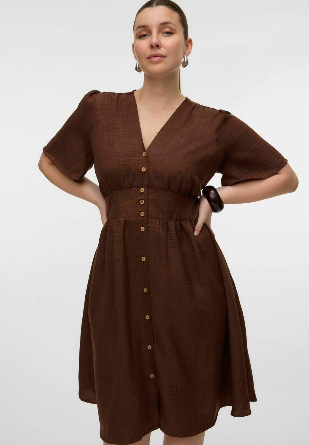 

Платье-рубашка VMCMELANEY MIDI Vero Moda Curve, коричневый