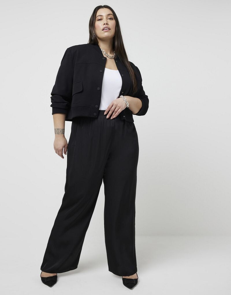 

Черные атласные брюки без застежки River Island plus