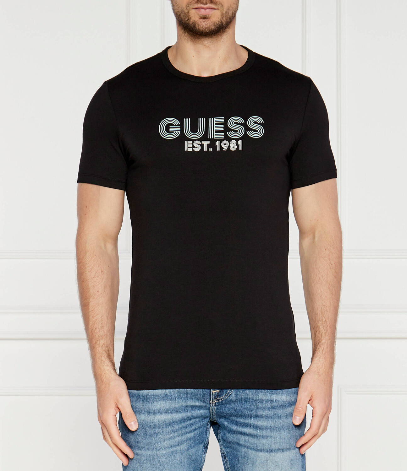 

Футболка GUESS Slim Fit, черный