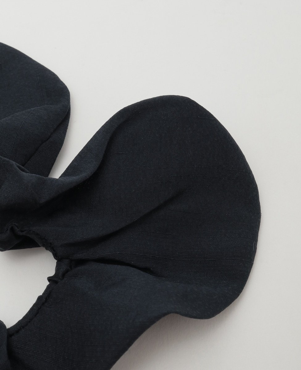 Резинка для волос heyep Silk Heart Scrunchie - средний размер, темно-синяя. Martinique, Navy — фото 4