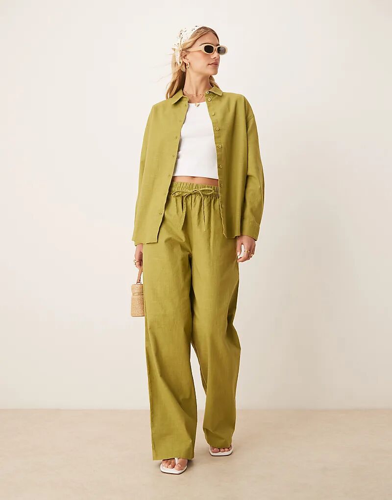 

Льняные брюки ASOS DESIGN оливкового цвета — часть комплекта