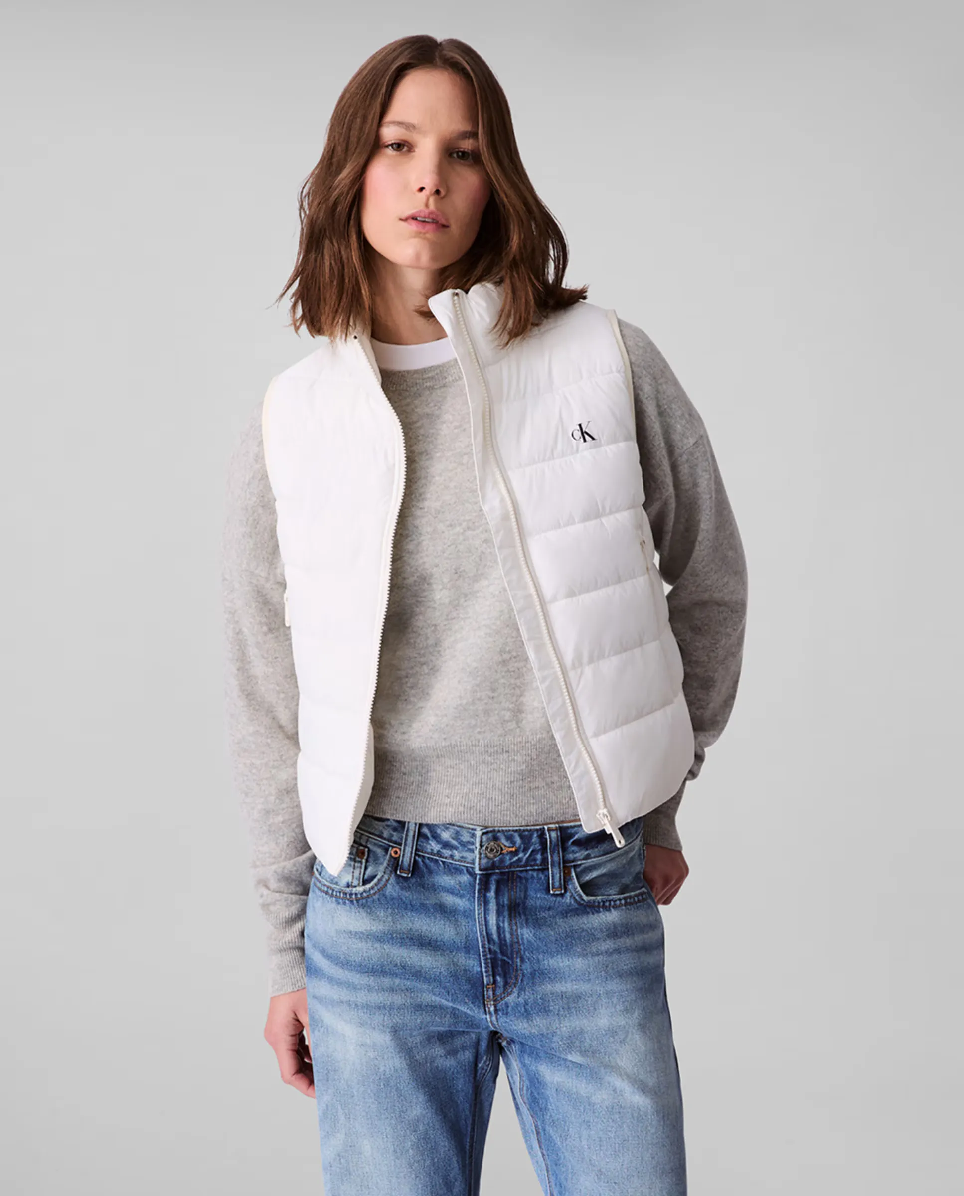 

Жлет-пуховик с логотипом для женщин Calvin Klein Jeans, белый