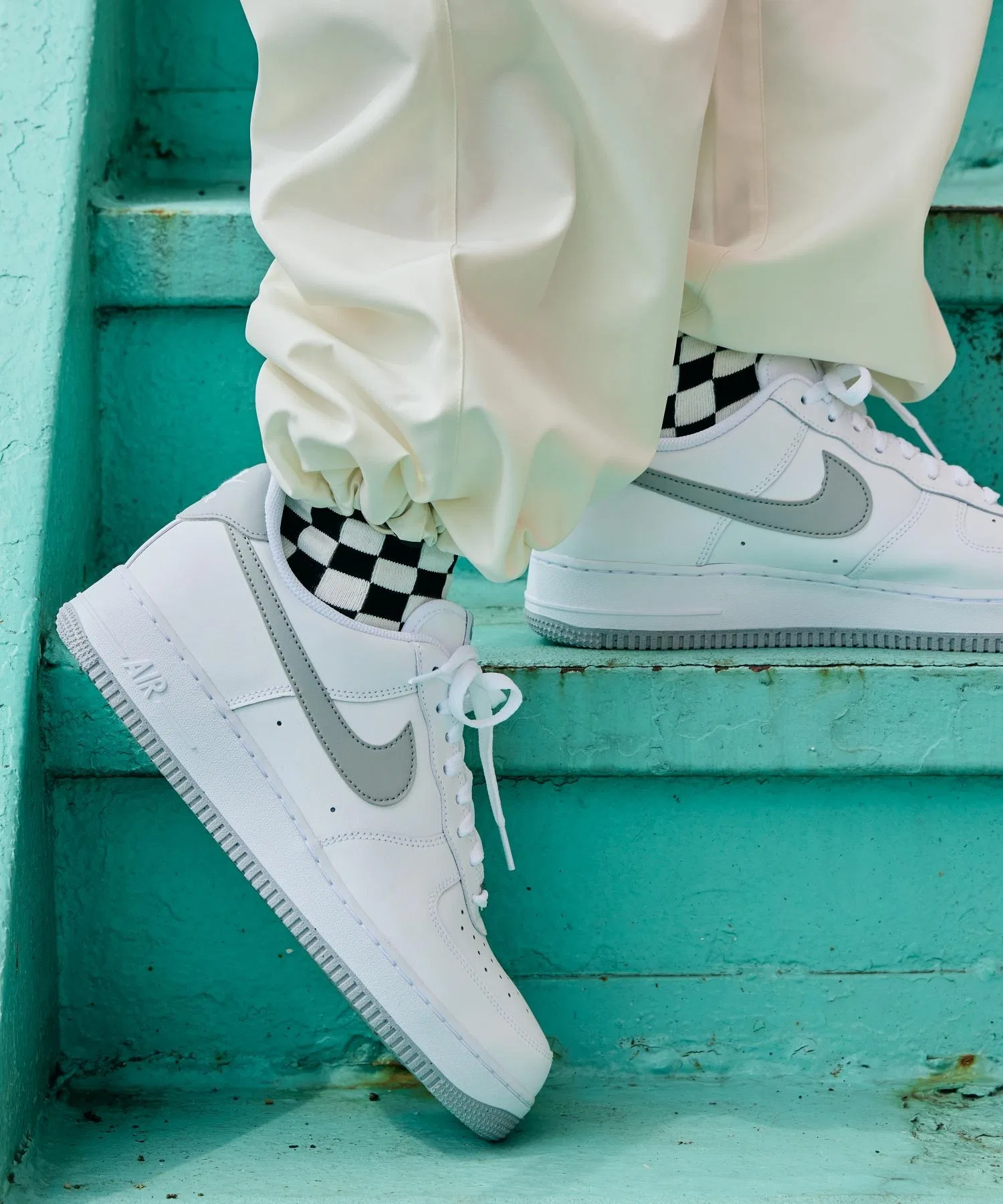 Мужские кроссовки Nike Air Force 1 '07 FJ4146-100 — фото 3