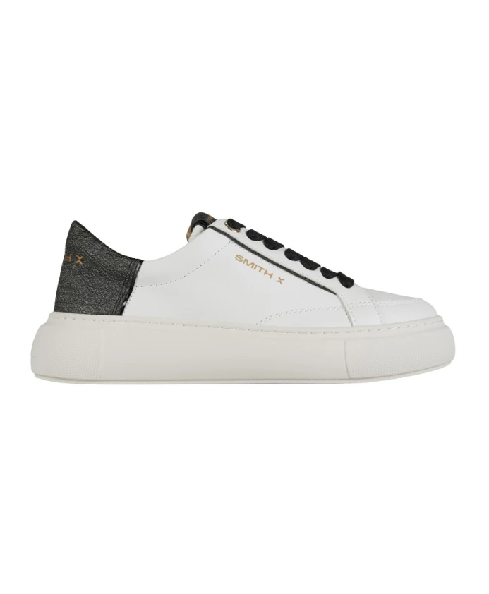 

Pearl Donna в белом платье с черным блестящим ламинированным каблуком Alexander Smith, белый