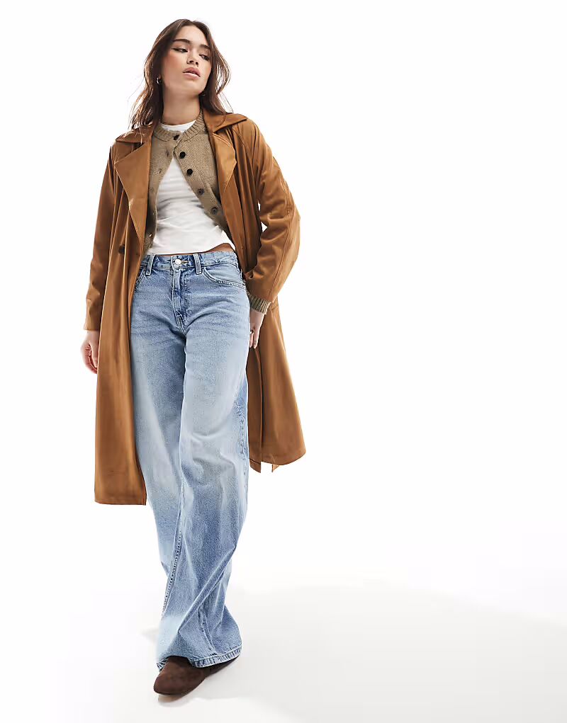 

Тренч Stradivarius из искусственной замши цвета кэмел
