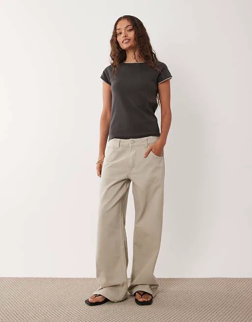 

Мешковатые джинсы нейтрального цвета с низкой посадкой ASOS DESIGN Petite