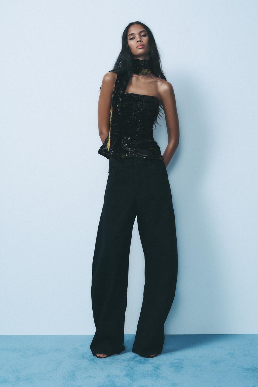 

Джинсы trf extra curved со средней талией ZARA, черный