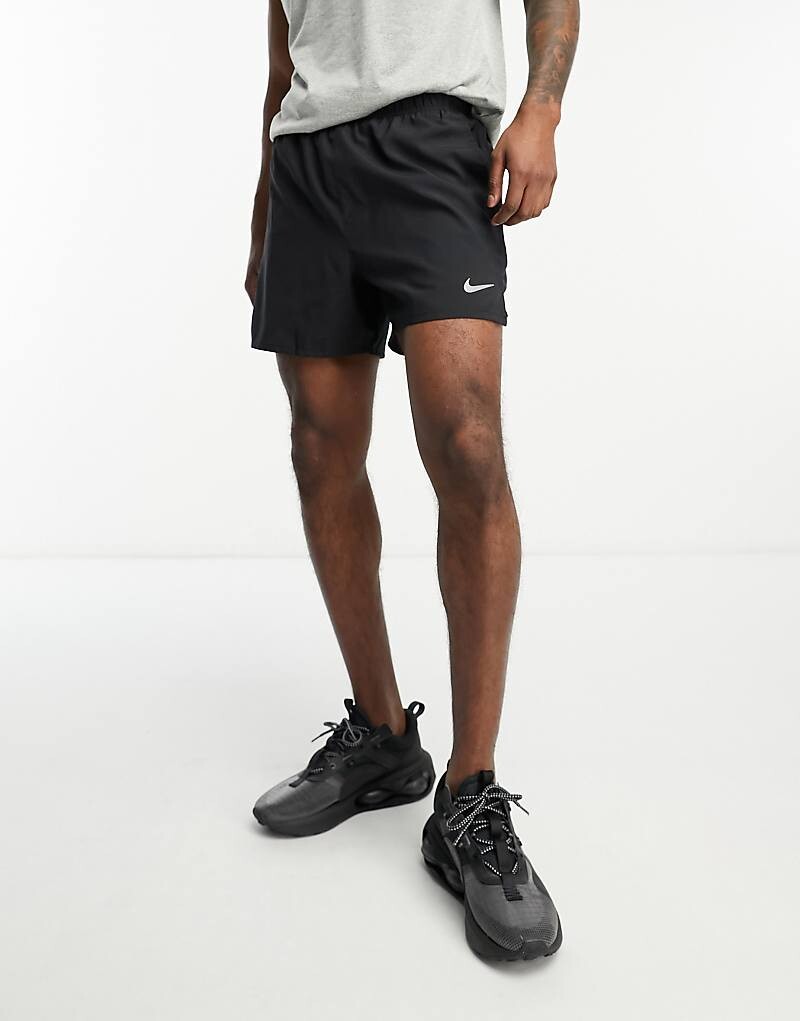 

Nike Running — Challenger Dri-FIT — черные 5-дюймовые шорты