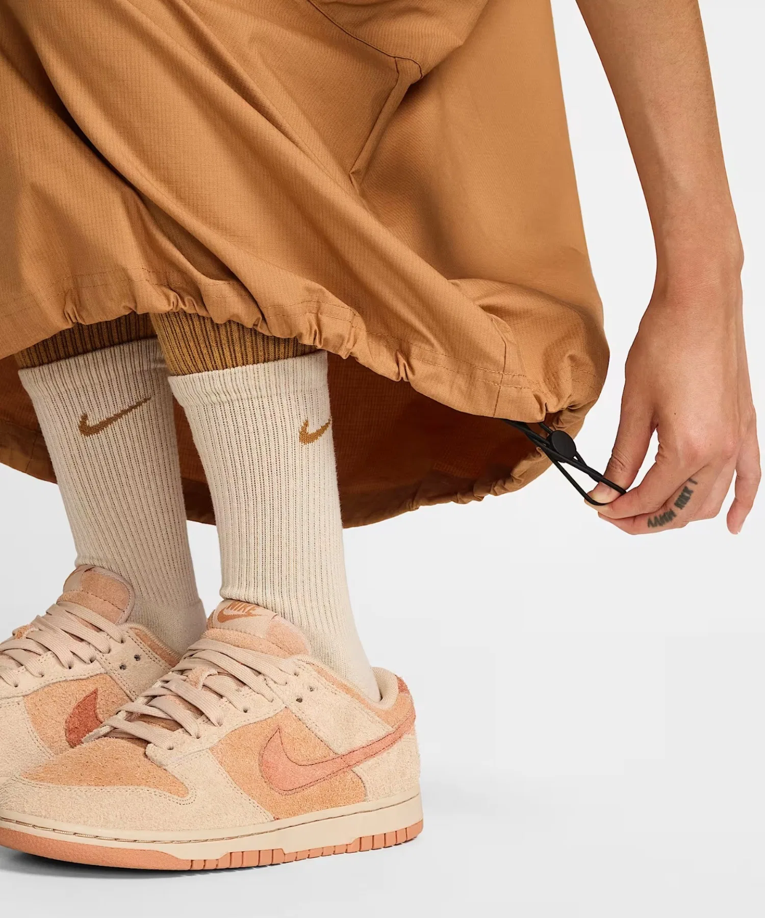 Женская юбка-карго NIKE NSW Essential Woven MR CGO MDI коричневая — фото 4