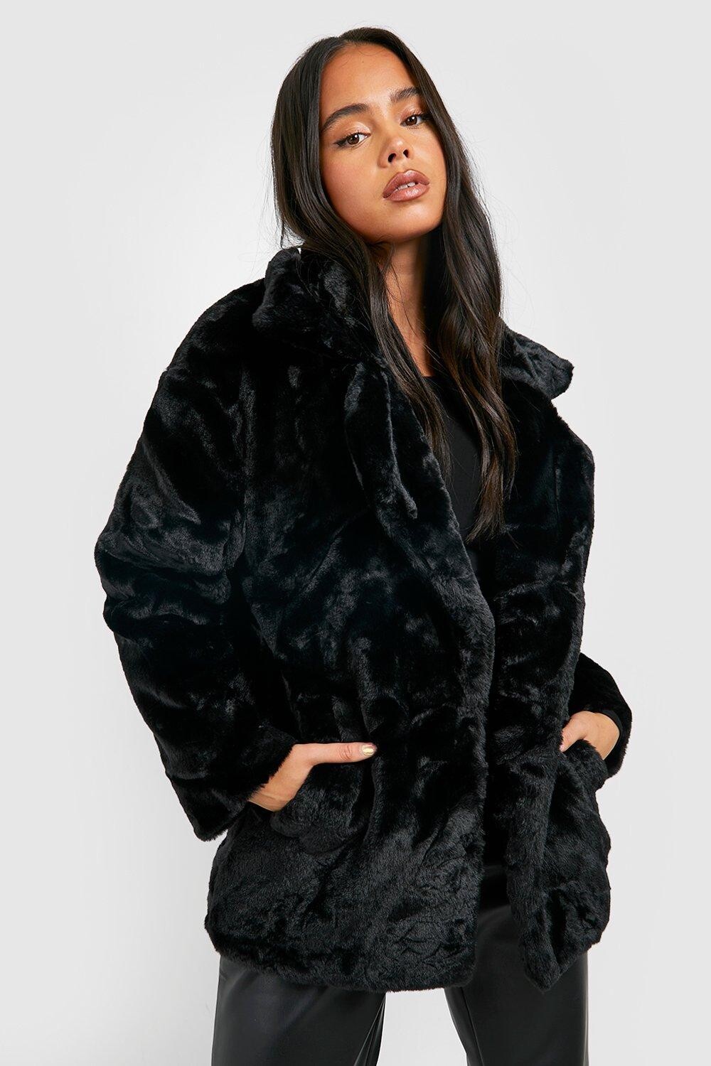 

Роскошное пальто из искусственного меха Petite с объемным воротником boohoo, черный