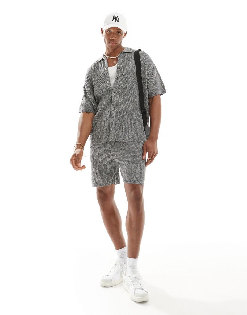 

Черные шорты в рубчик ASOS DESIGN