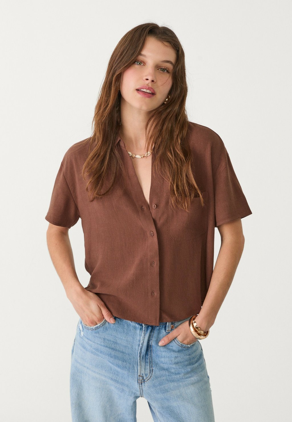 

Блузка на пуговицах SHORT SLEEVE Stradivarius, темно-коричневый