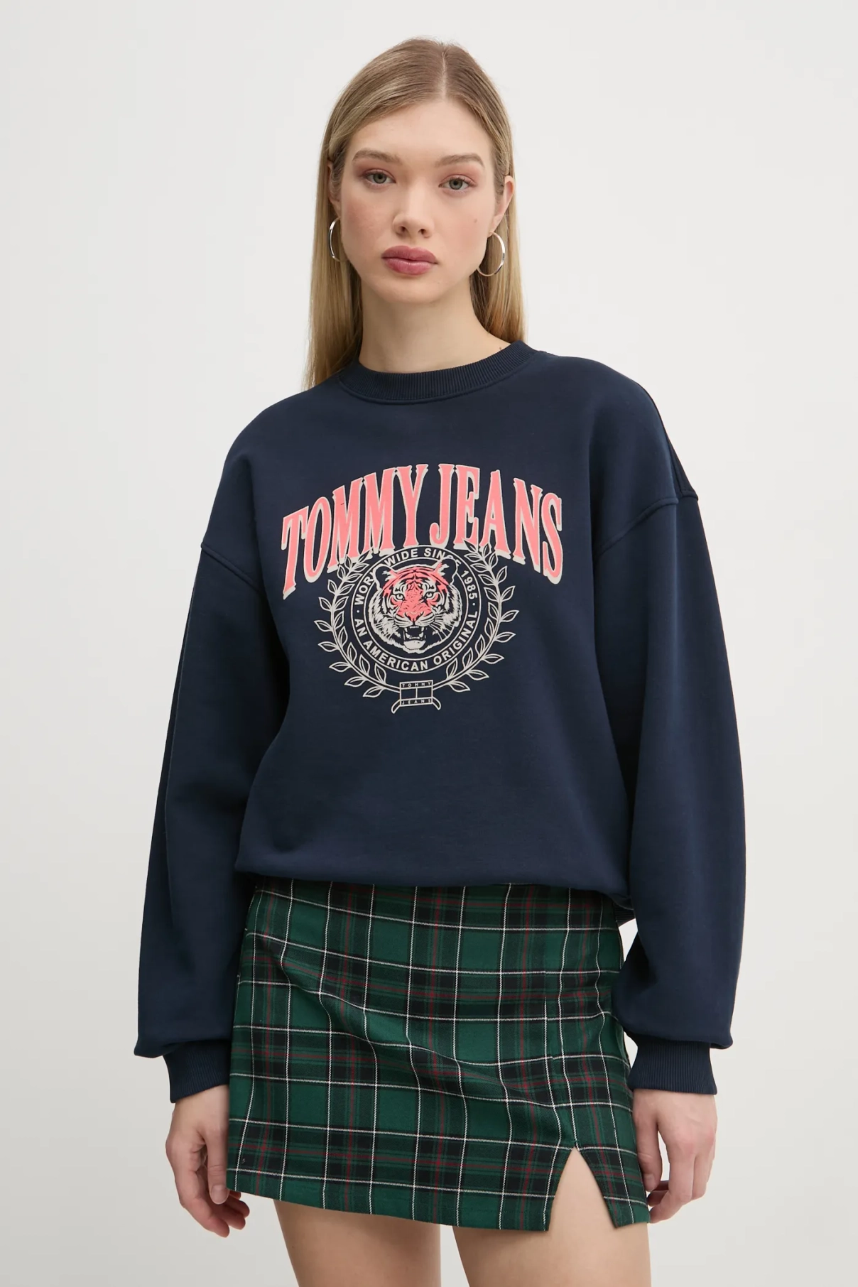 

Толстовка Tommy Jeans, темно-синий