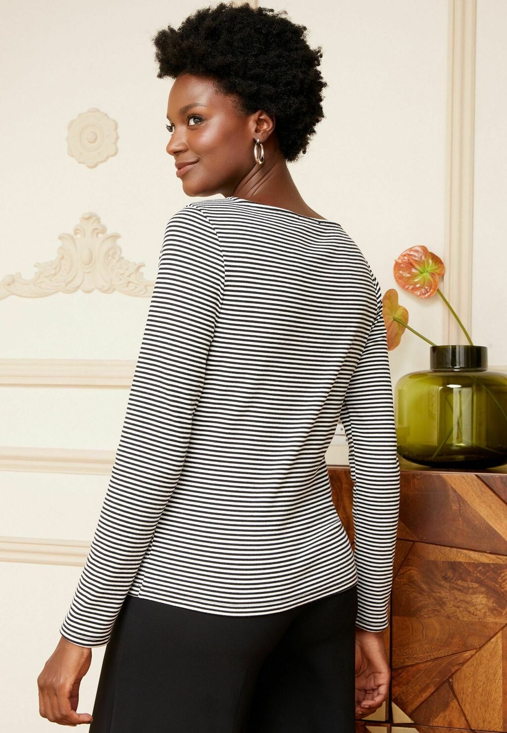 

Рубашка с длинным рукавом DETAIL ASYMMETRIC NECK REGULAR FIT Love & Roses, черный
