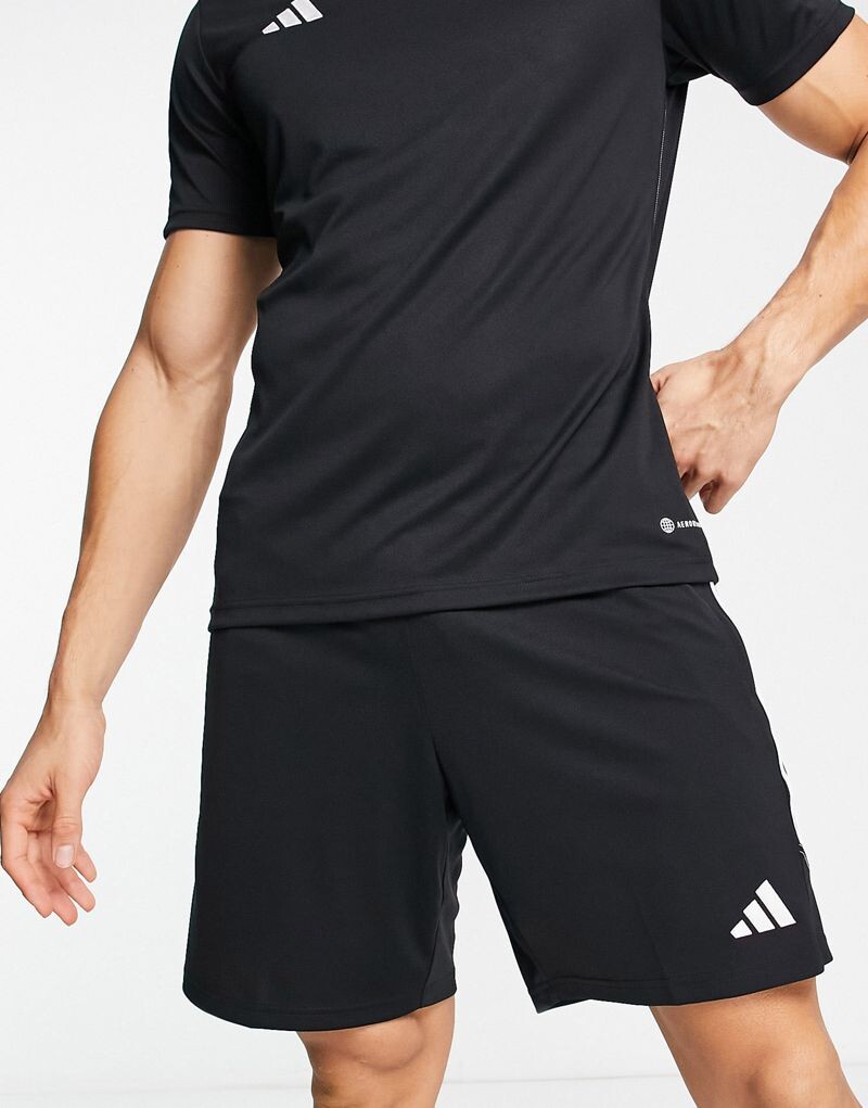 

Adidas Football – Tiro 23 – Черно-белые шорты adidas